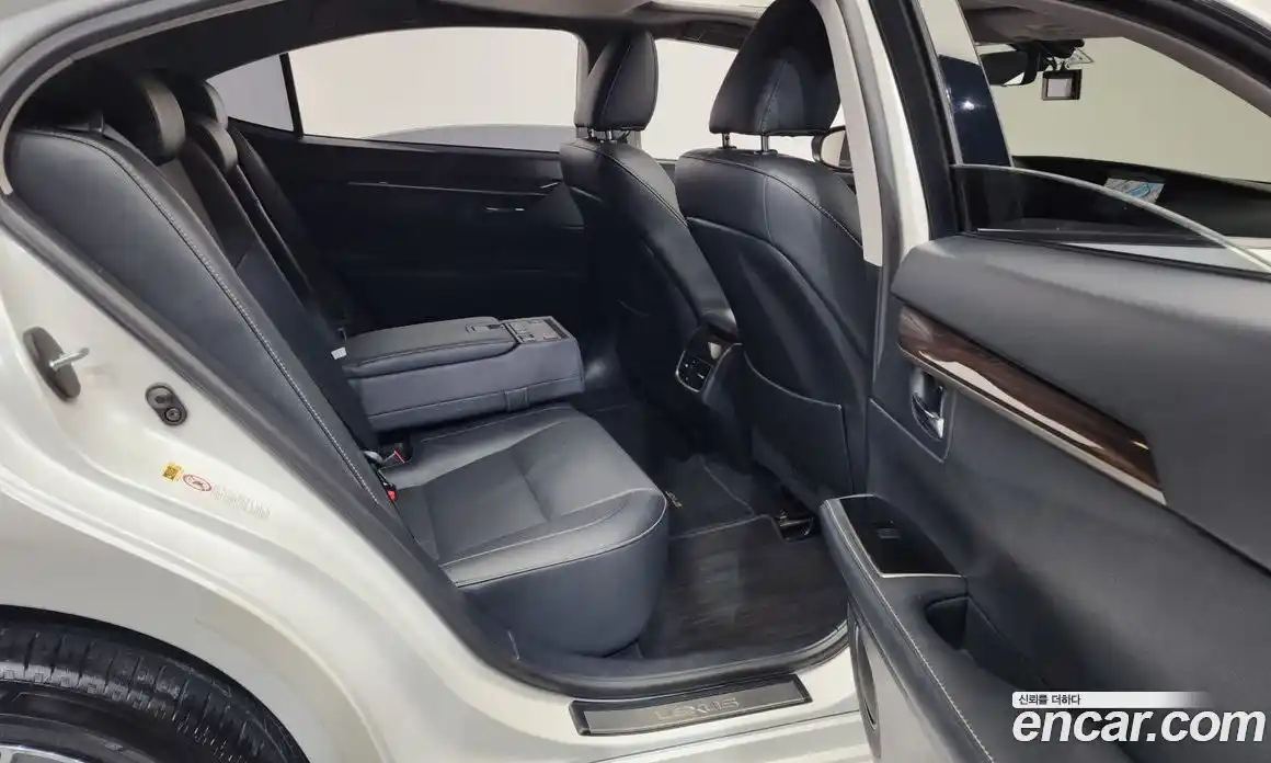 Lexus ES 2017 2.5 Автомат в Москве № 198876, фото 8