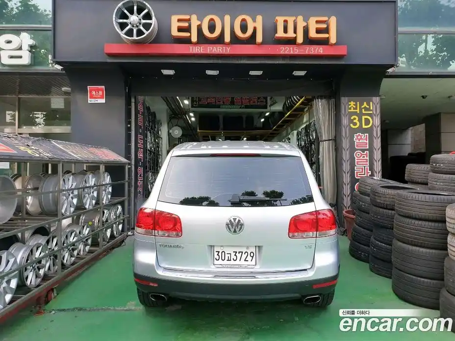 Volkswagen Touareg 2005 4.2 Автомат в Москве № 199349, фото 13