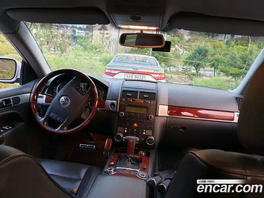 Volkswagen Touareg 2005 4.2 Автомат в Москве № 199349, фото 7