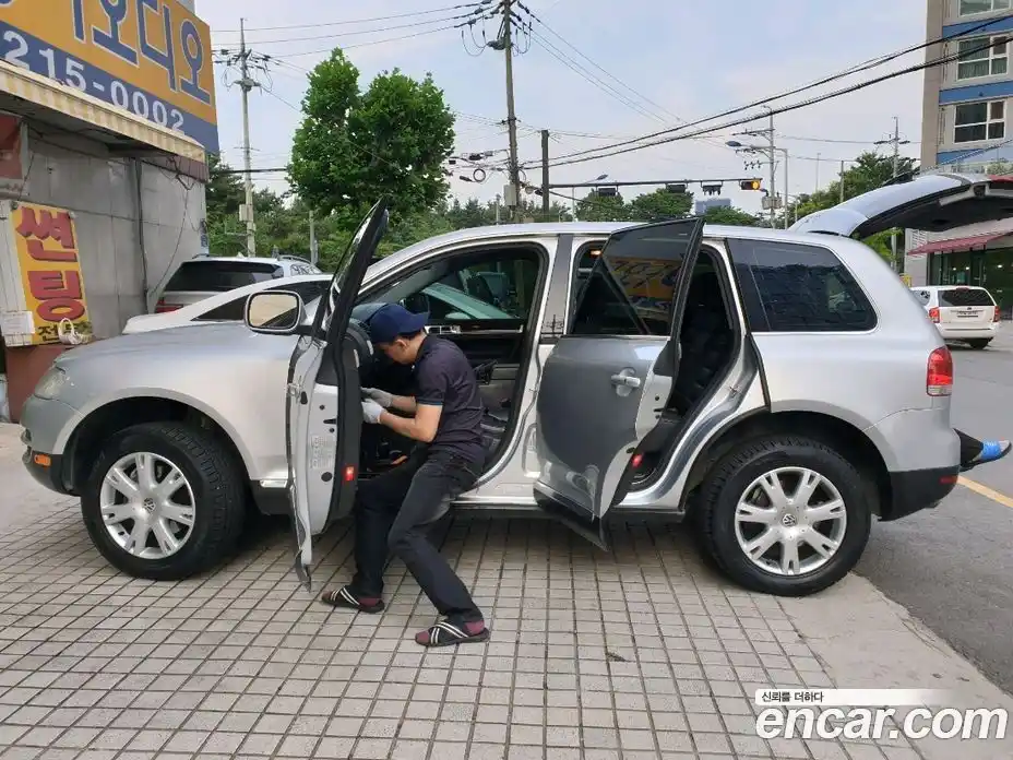 Volkswagen Touareg 2005 4.2 Автомат в Москве № 199349, фото 9