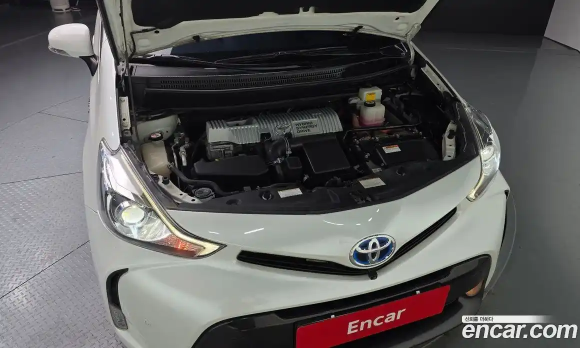 Toyota Prius 2016 1.8 Автомат в Москве № 199625, фото 17