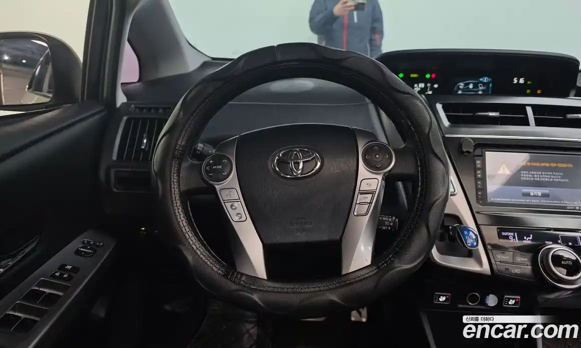 Toyota Prius 2016 1.8 Автомат в Москве № 199625, фото 18