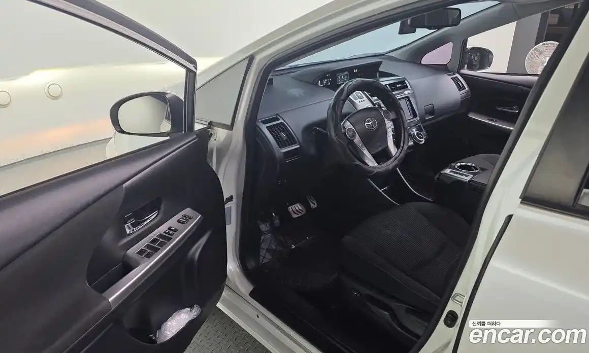 Toyota Prius 2016 1.8 Автомат в Москве № 199625, фото 19