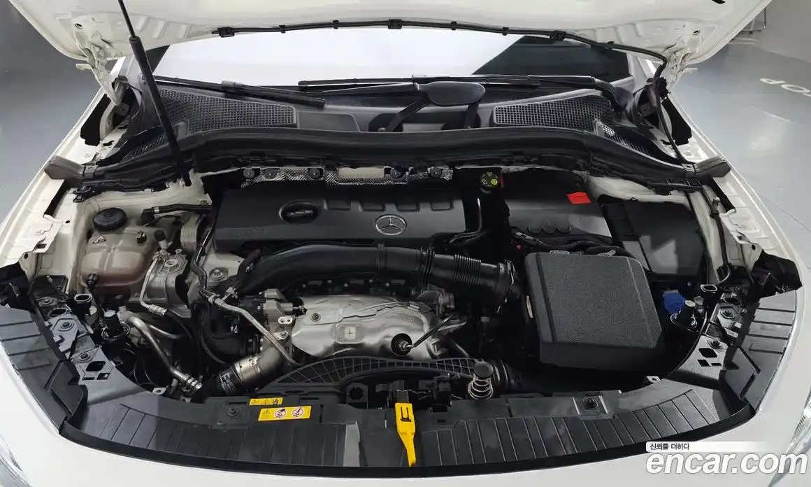 Mercedes-Benz GLA-Class 2023 2.0 Автомат в Москве № 203379, фото 1