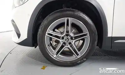 Mercedes-Benz GLA-Class 2023 2.0 Автомат в Москве № 203379, миниатюра 2