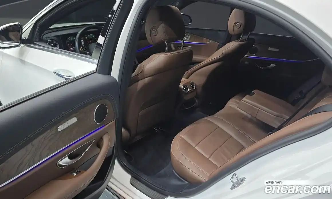 Mercedes-Benz E-Class 2023 2.0 Автомат в Москве № 205505, фото 11