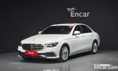 Mercedes-Benz E-Class 2023 2.0 Автомат в Москве № 205505, миниатюра 12