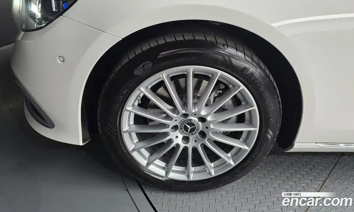 Mercedes-Benz E-Class 2023 2.0 Автомат в Москве № 205505, фото 15