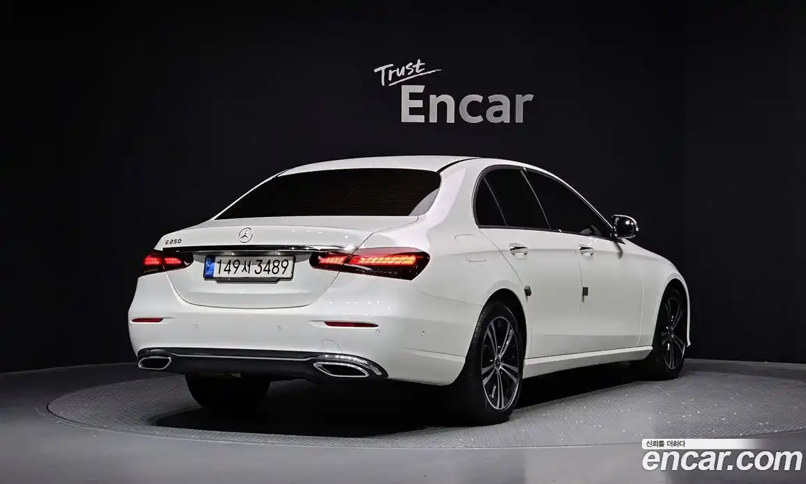 Mercedes-Benz E-Class 2022 2.0 Автомат в Москве № 207677, фото 9