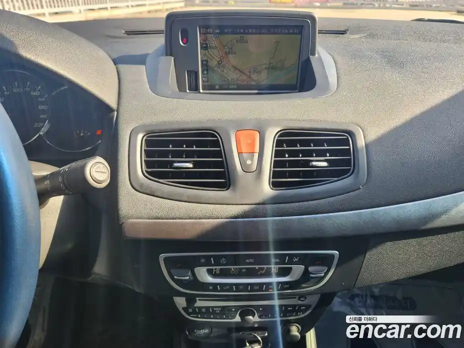 Renault SM3 2010 1.6 Автомат в Москве № 210016, фото 11