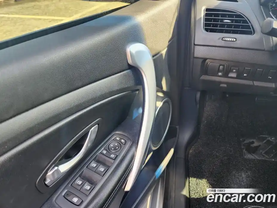 Renault SM3 2010 1.6 Автомат в Москве № 210016, фото 14