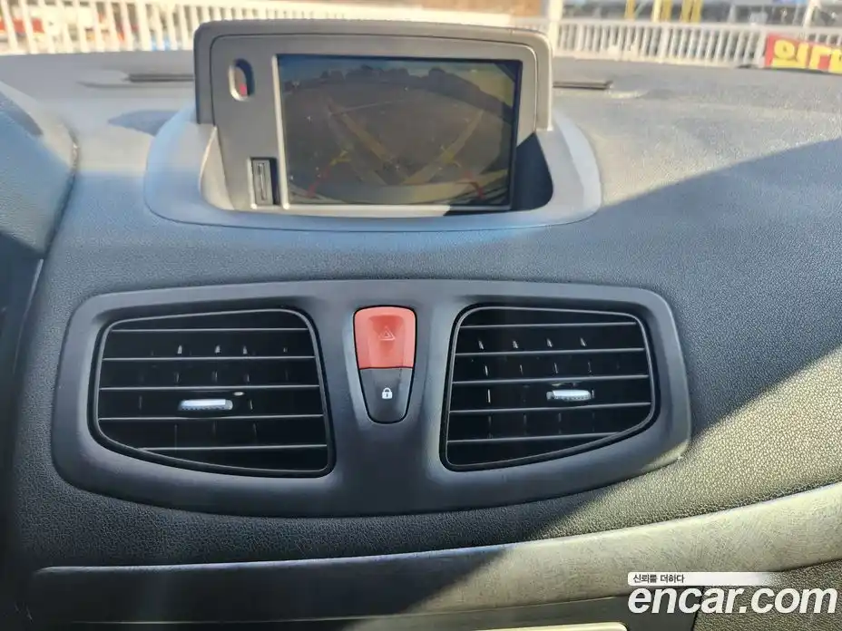 Renault SM3 2010 1.6 Автомат в Москве № 210016, фото 15