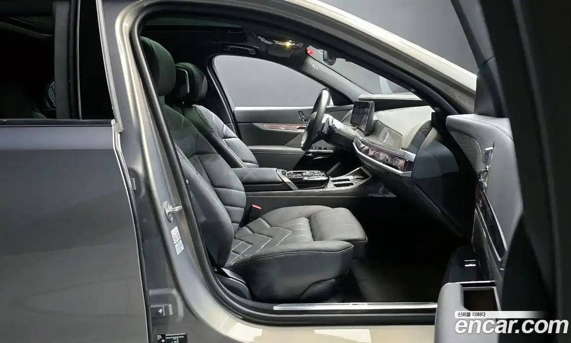 BMW 7-Series 2024 3.0 Автомат в Москве № 210362, фото 2