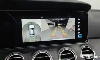 Mercedes-Benz E-Class 2022 2.0 Автомат в Москве № 211988, миниатюра 3