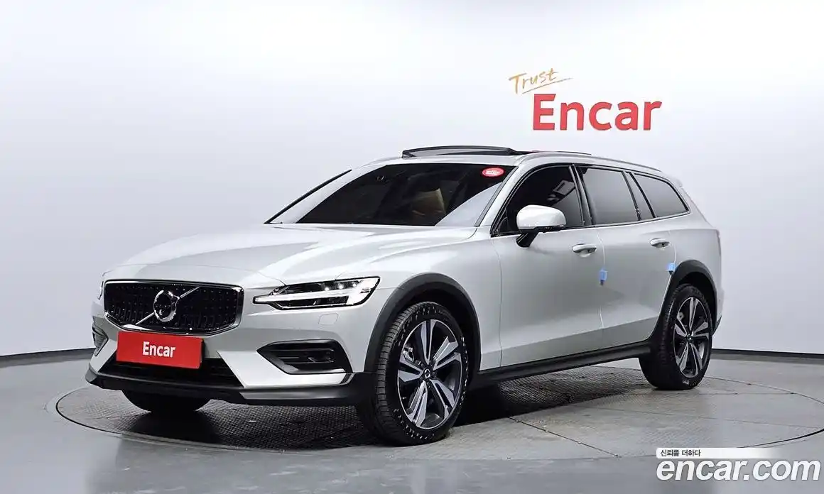 Volvo V60 2021 2.0 Автомат в Москве № 212814, фото 16