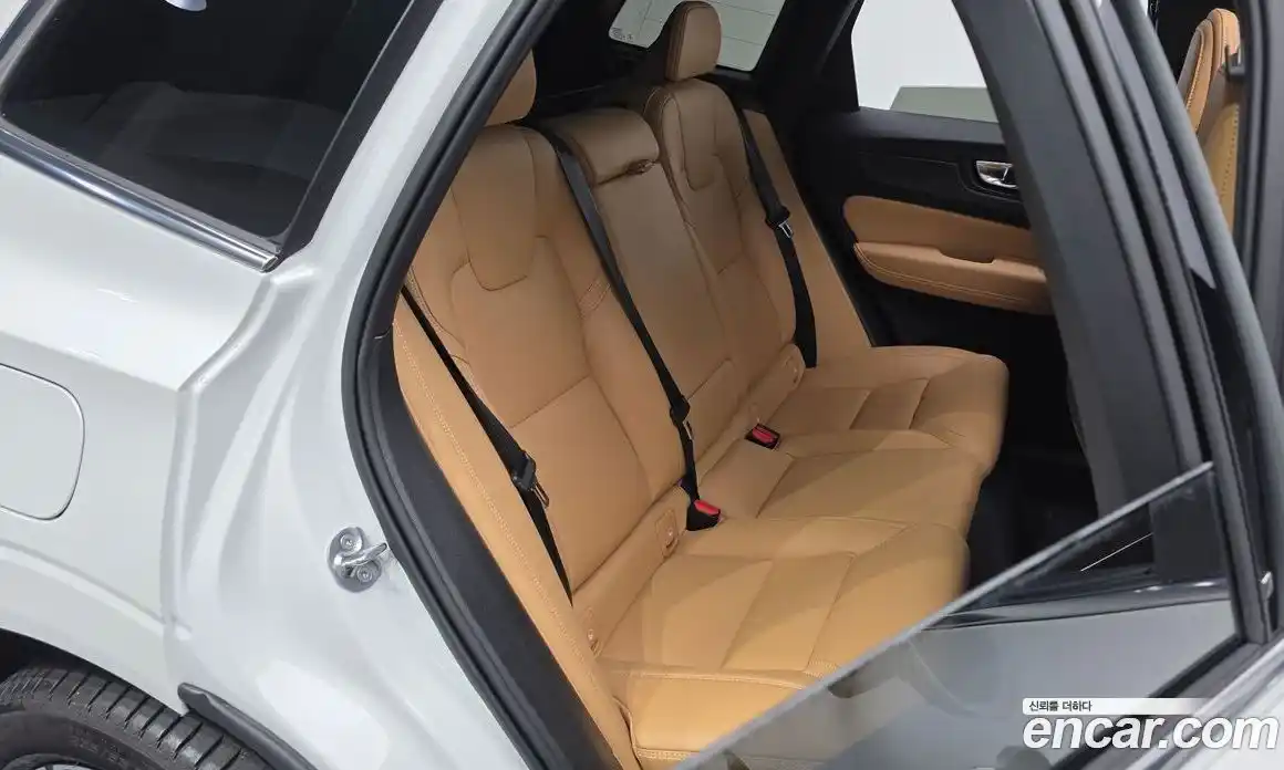 Volvo XC60 2022 2.0 Автомат в Москве № 212819, фото 12