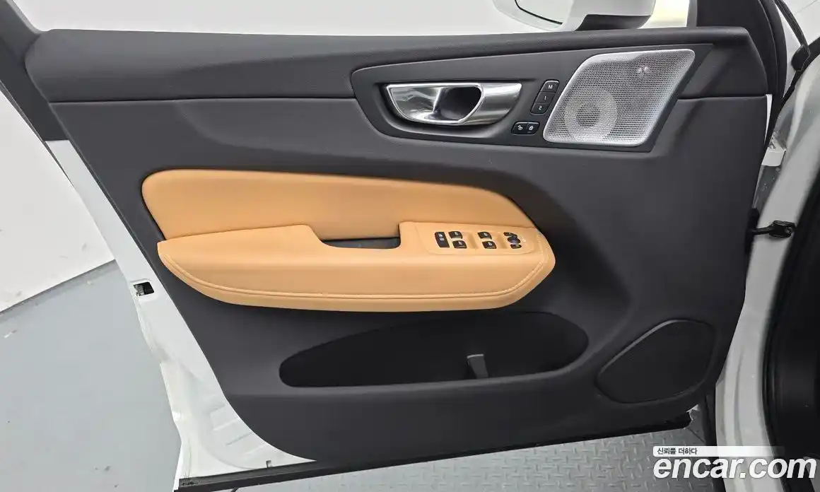 Volvo XC60 2022 2.0 Автомат в Москве № 212819, фото 18