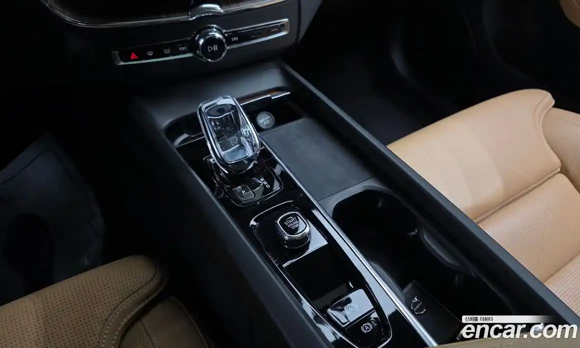 Volvo XC60 2022 2.0 Автомат в Москве № 212819, фото 9