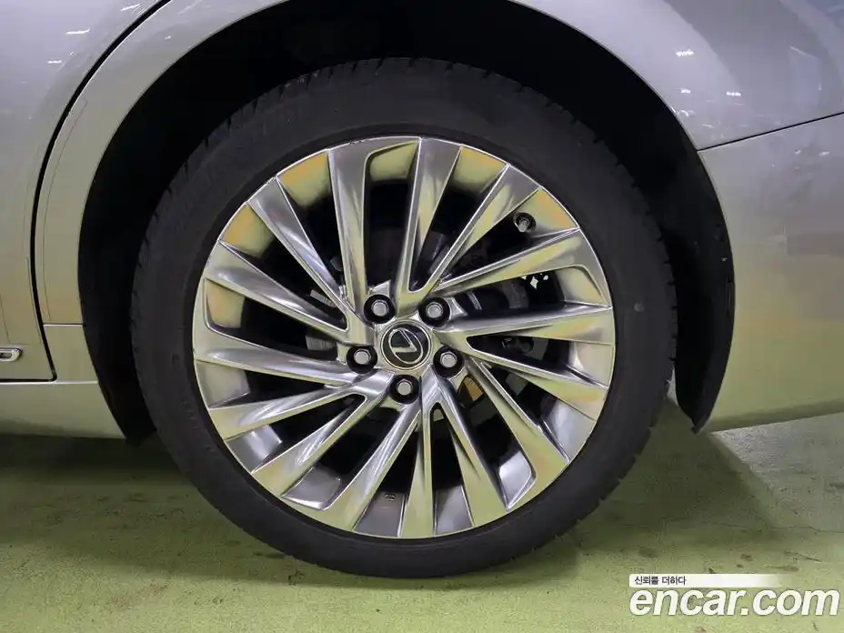 Lexus ES 2020 2.5 Автомат в Москве № 214860, фото 13