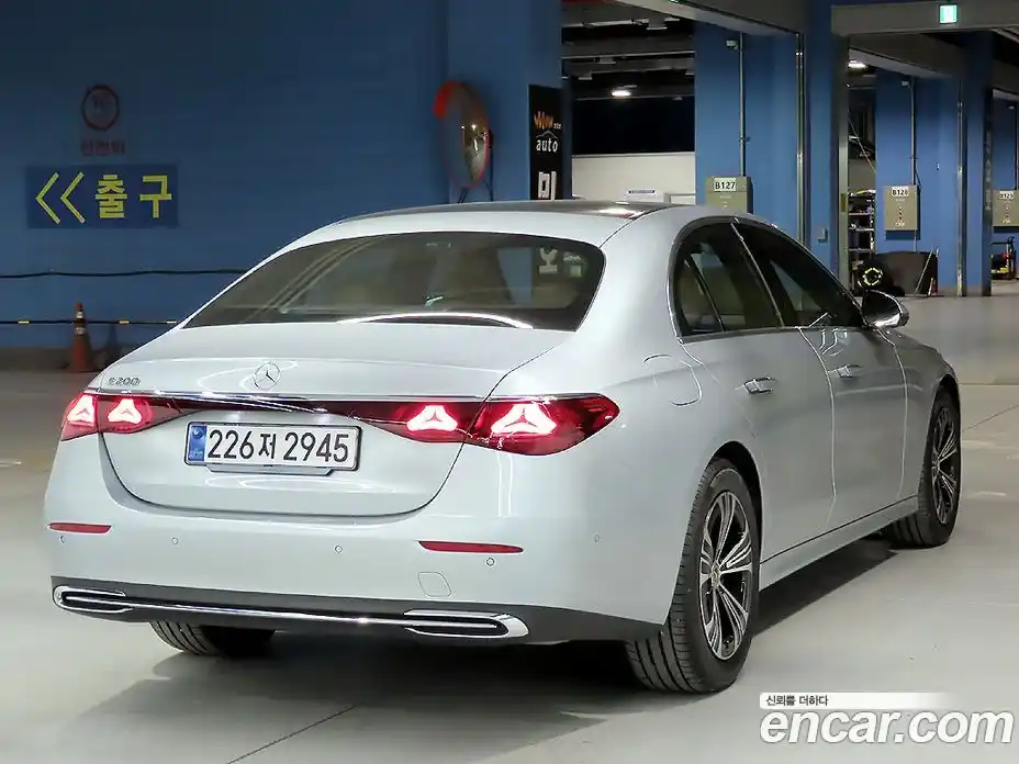 Mercedes-Benz E-Class 2025 2.0 Автомат в Москве № 229350, фото 4