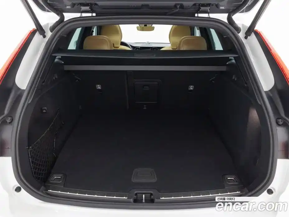 Volvo XC60 2025 2.0 Автомат в Москве № 230746, фото 17