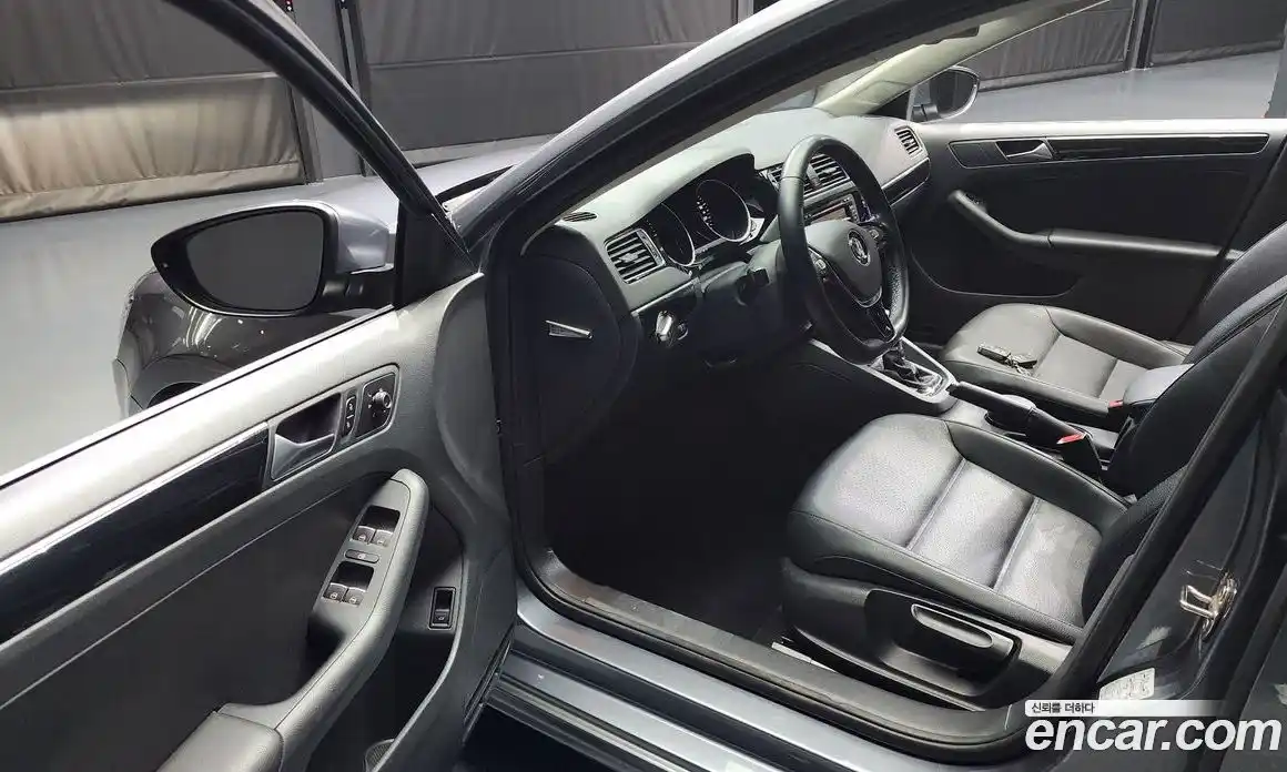 Volkswagen Jetta 2015 2.0 Автомат в Москве № 232211, фото 1