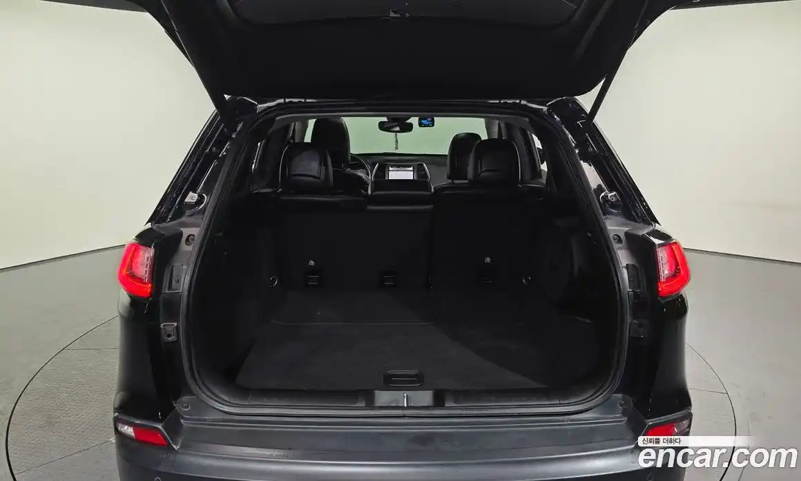 Jeep Cherokee 2019 2.4 Автомат в Москве № 232756, фото 11