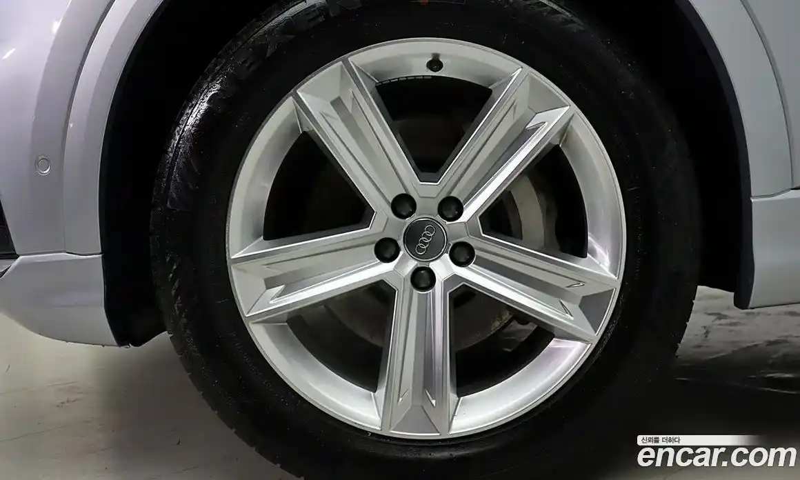 Audi Q8 2021 3.0 Автомат в Москве № 269519, фото 5