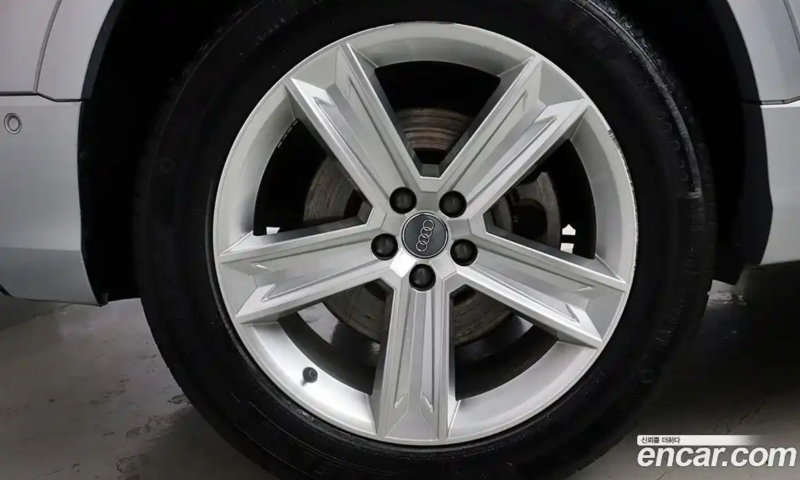 Audi Q8 2021 3.0 Автомат в Москве № 269519, фото 7