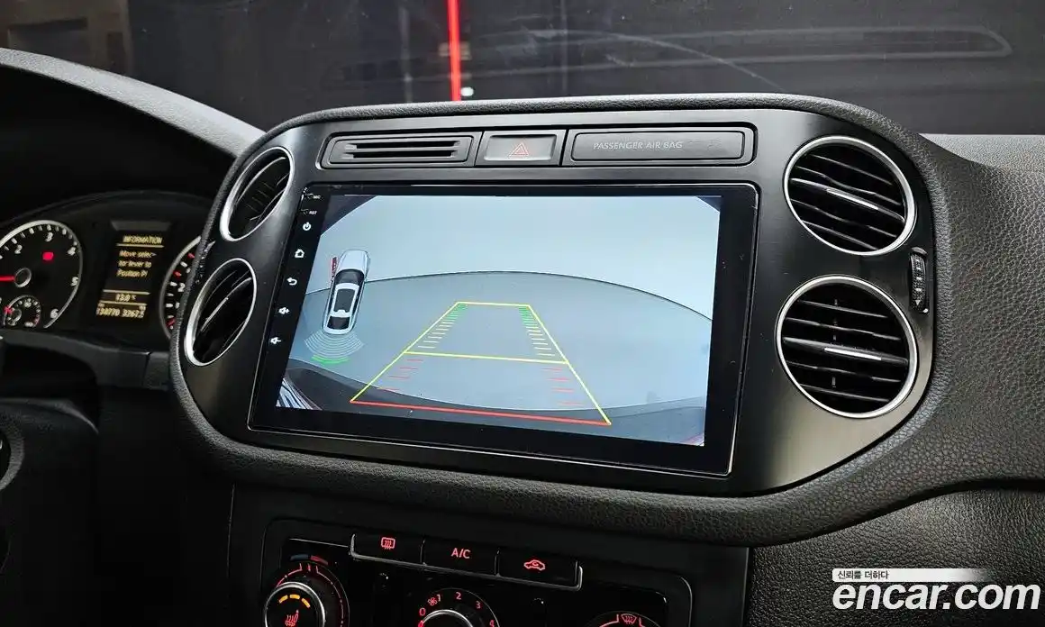 Volkswagen Tiguan 2015 2.0 Автомат в Москве № 277474, фото 14