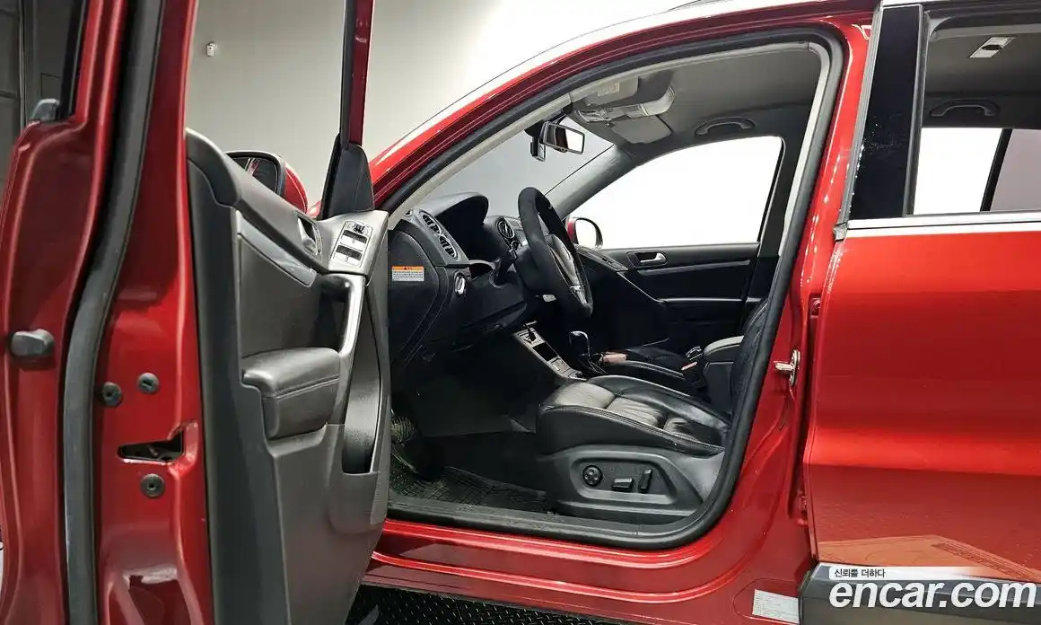 Volkswagen Tiguan 2015 2.0 Автомат в Москве № 277474, фото 4