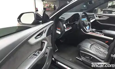 Audi Q8 2020 3.0 Автомат в Москве № 311952, миниатюра 3