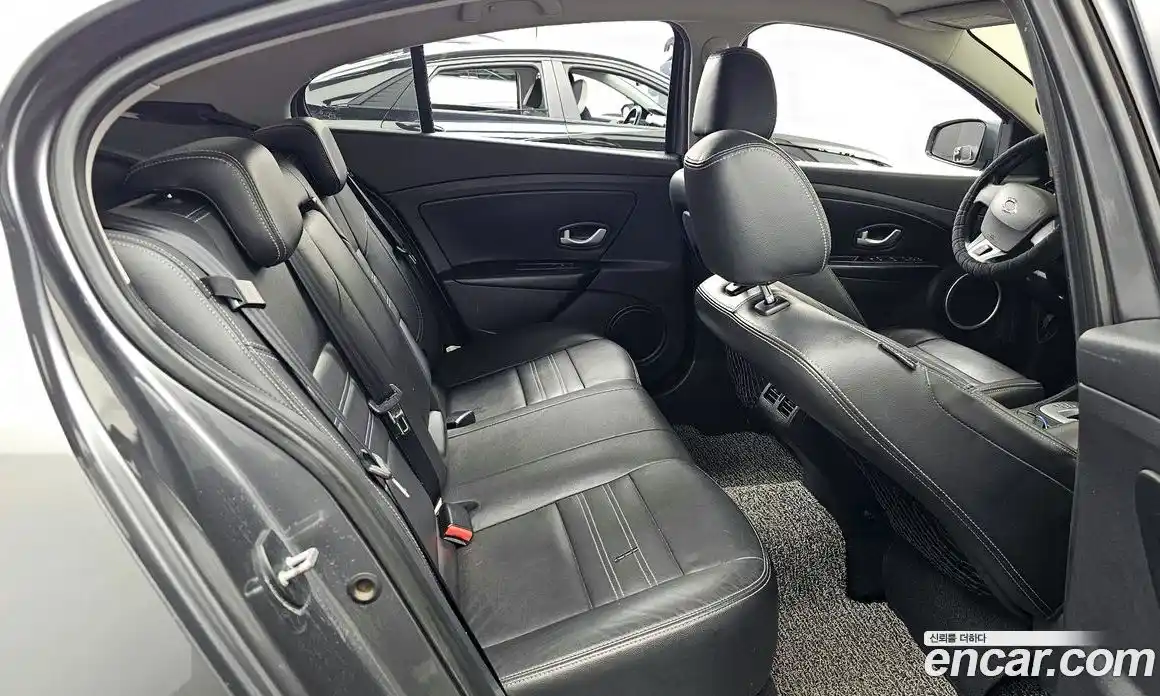 Renault SM3 2016 1.6 Автомат в Москве № 106088, фото 10