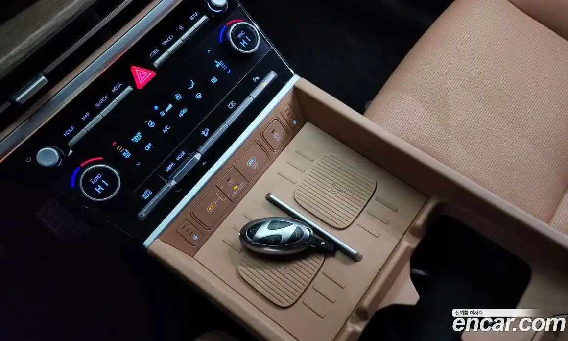 Hyundai Santa Fe 2024 1.6 Автомат в Москве № 108322, фото 17