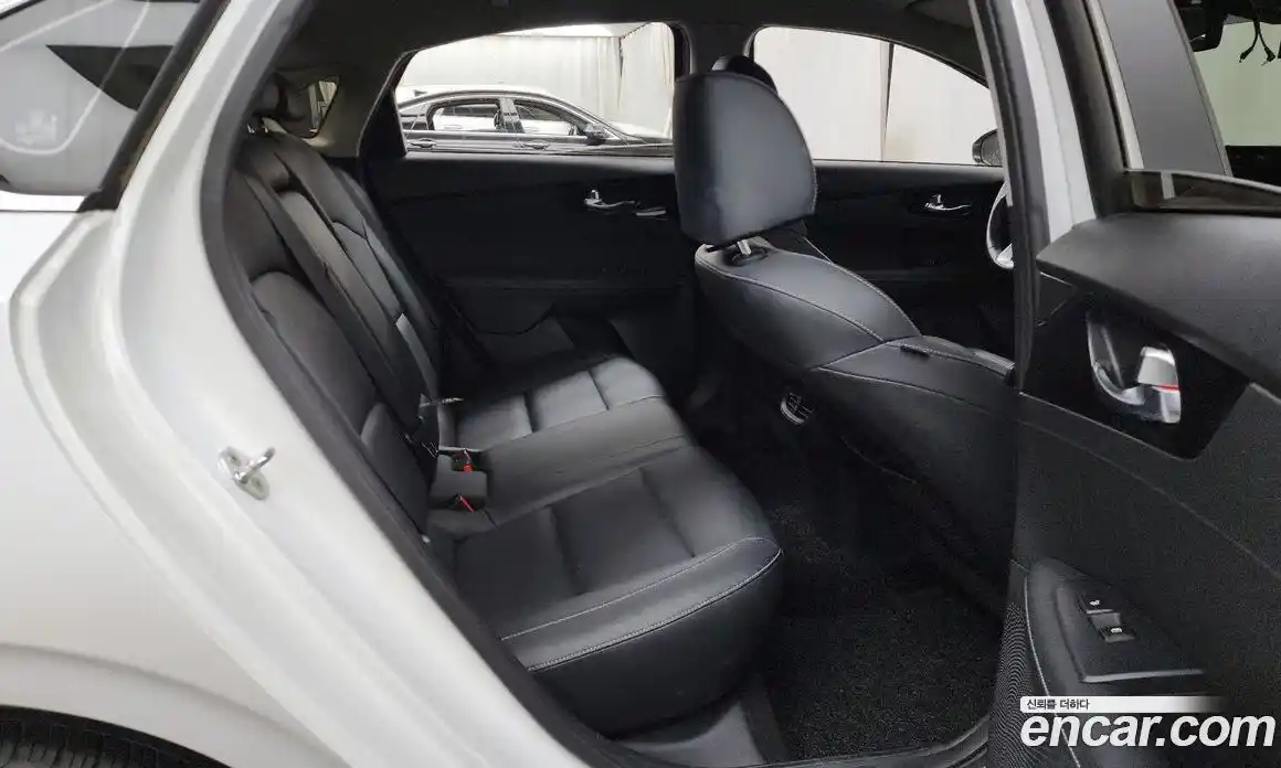 Kia K3 2021 1.6 Автомат в Москве № 133439, фото 13