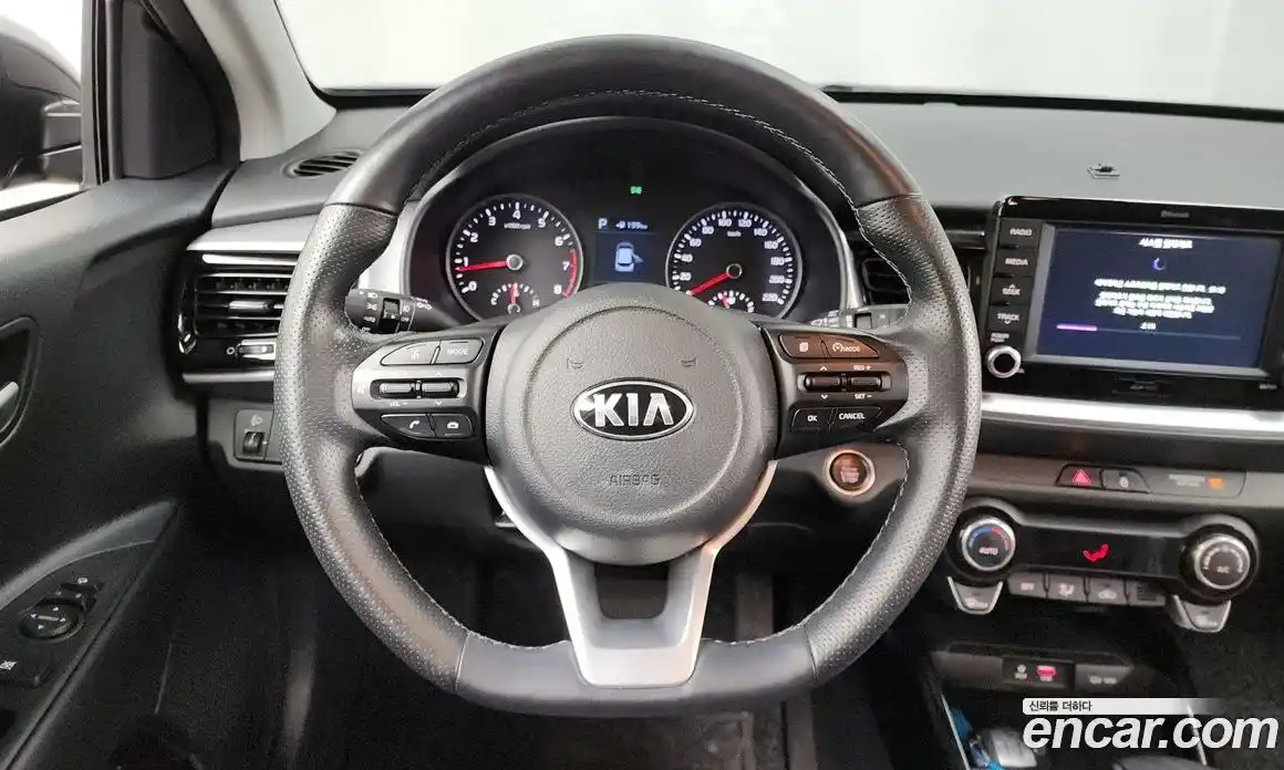 Kia Stonic 2020 1.4 Автомат в Москве № 133574, фото 4