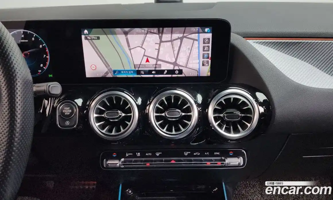 Mercedes-Benz GLA-Class 2022 2.0 Автомат в Москве № 136093, фото 9