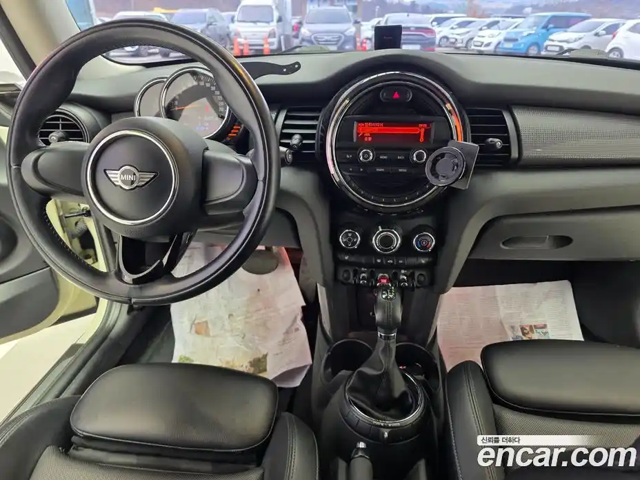 Mini Cooper 2015 1.5 Автомат в Москве № 154268, фото 9
