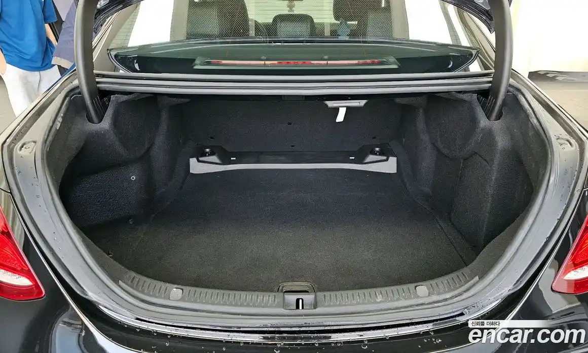 Mercedes-Benz E-Class 2017 2.0 Автомат в Москве № 161303, фото 18