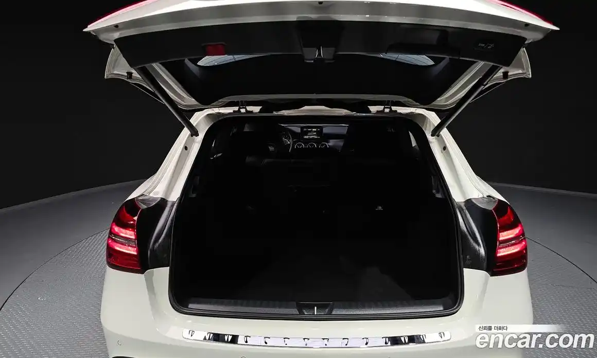 Mercedes-Benz GLA-Class 2018 2.0 Автомат в Москве № 161357, фото 15