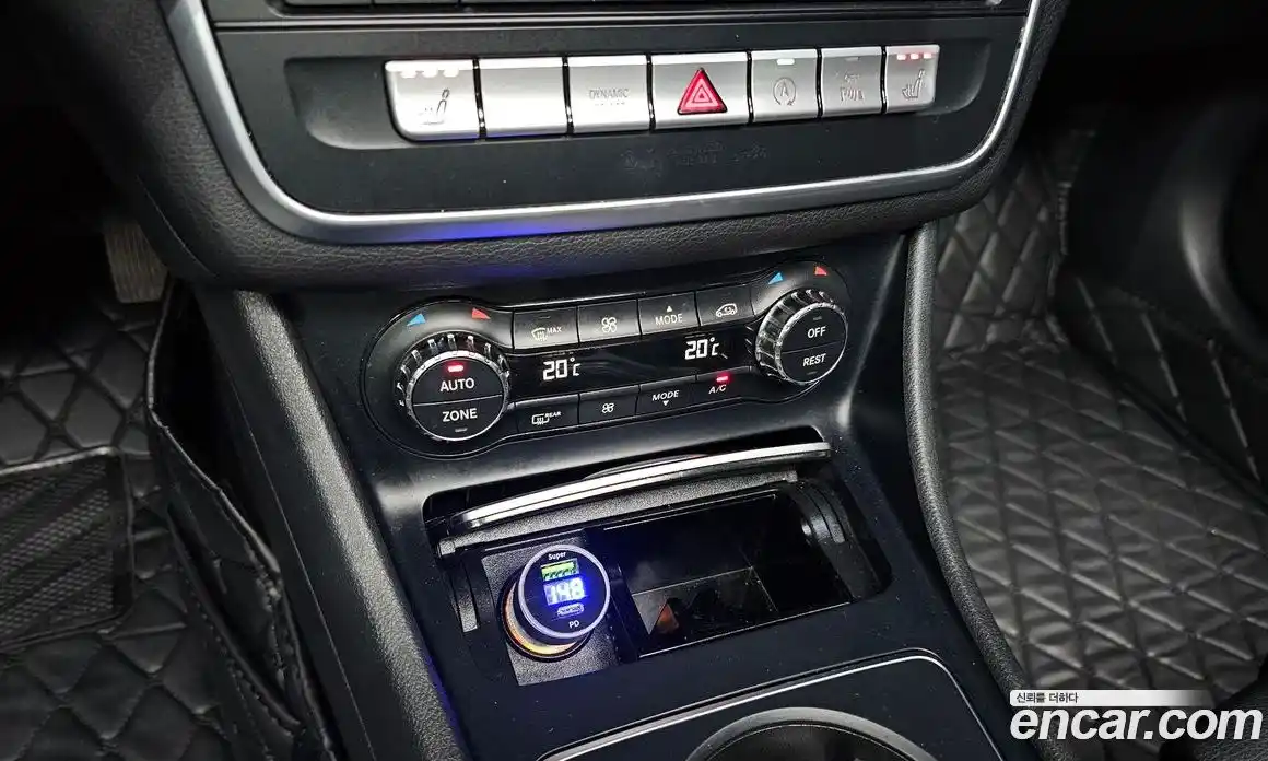 Mercedes-Benz GLA-Class 2018 2.0 Автомат в Москве № 161357, фото 16