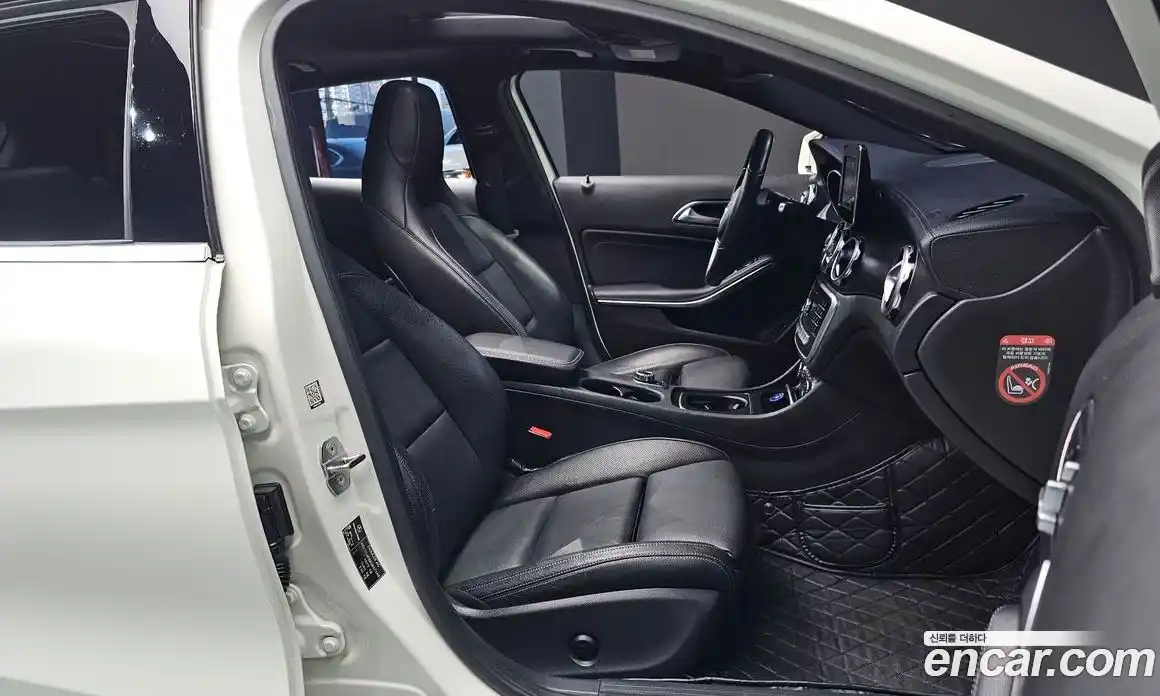 Mercedes-Benz GLA-Class 2018 2.0 Автомат в Москве № 161357, фото 17