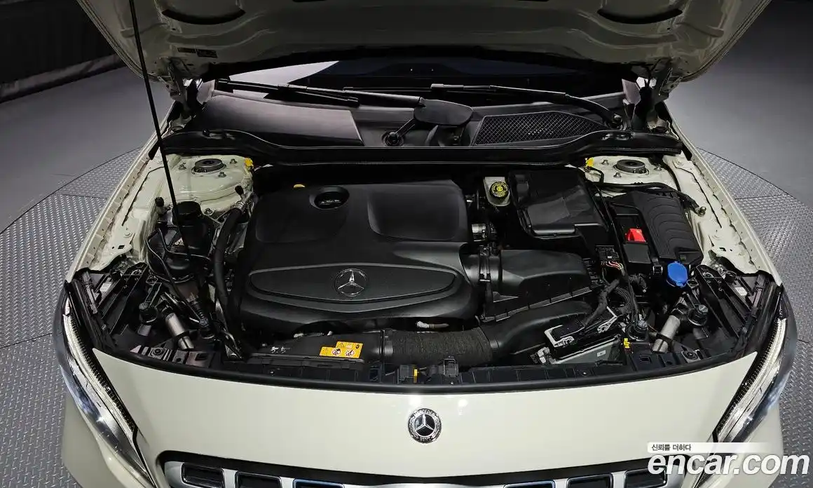 Mercedes-Benz GLA-Class 2018 2.0 Автомат в Москве № 161357, фото 10