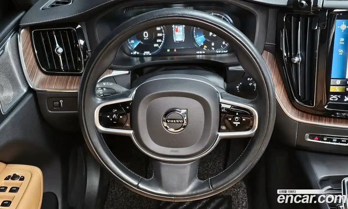 Volvo XC60 2021 2.0 Автомат в Москве № 164460, фото 13