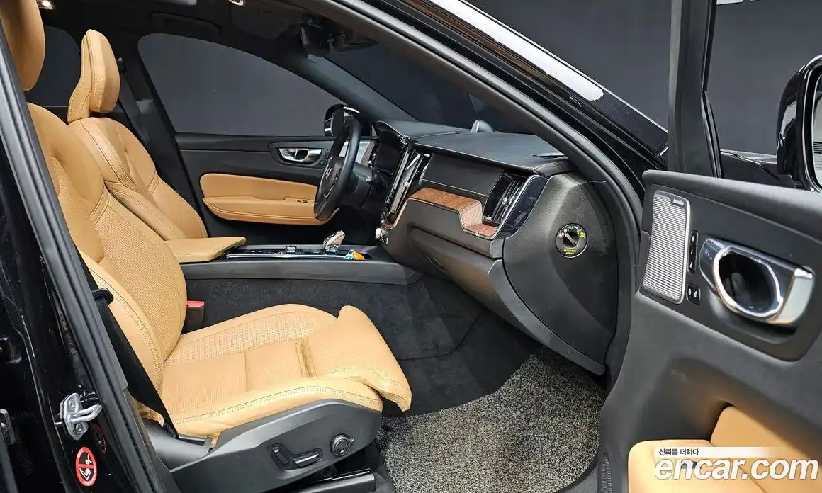 Volvo XC60 2021 2.0 Автомат в Москве № 164460, фото 10