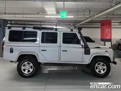 Land Rover Defender 2010 2.4 Механическая в Москве № 166719, миниатюра 5