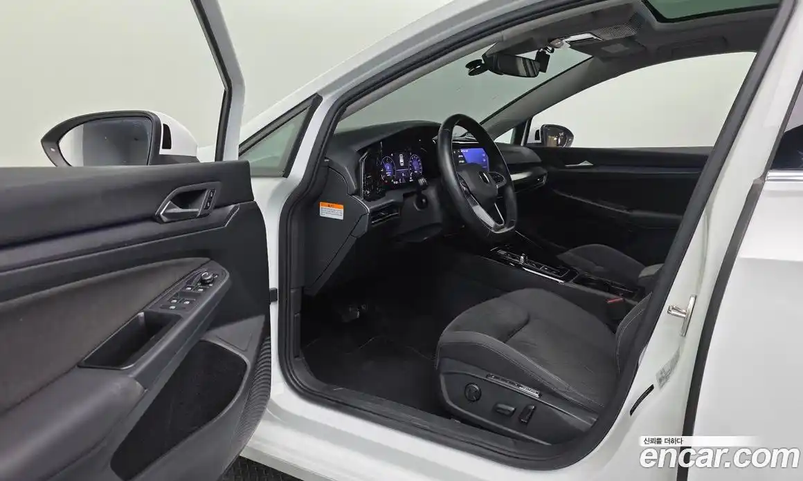 Volkswagen Golf 2023 2.0 Автомат в Москве № 168892, фото 13