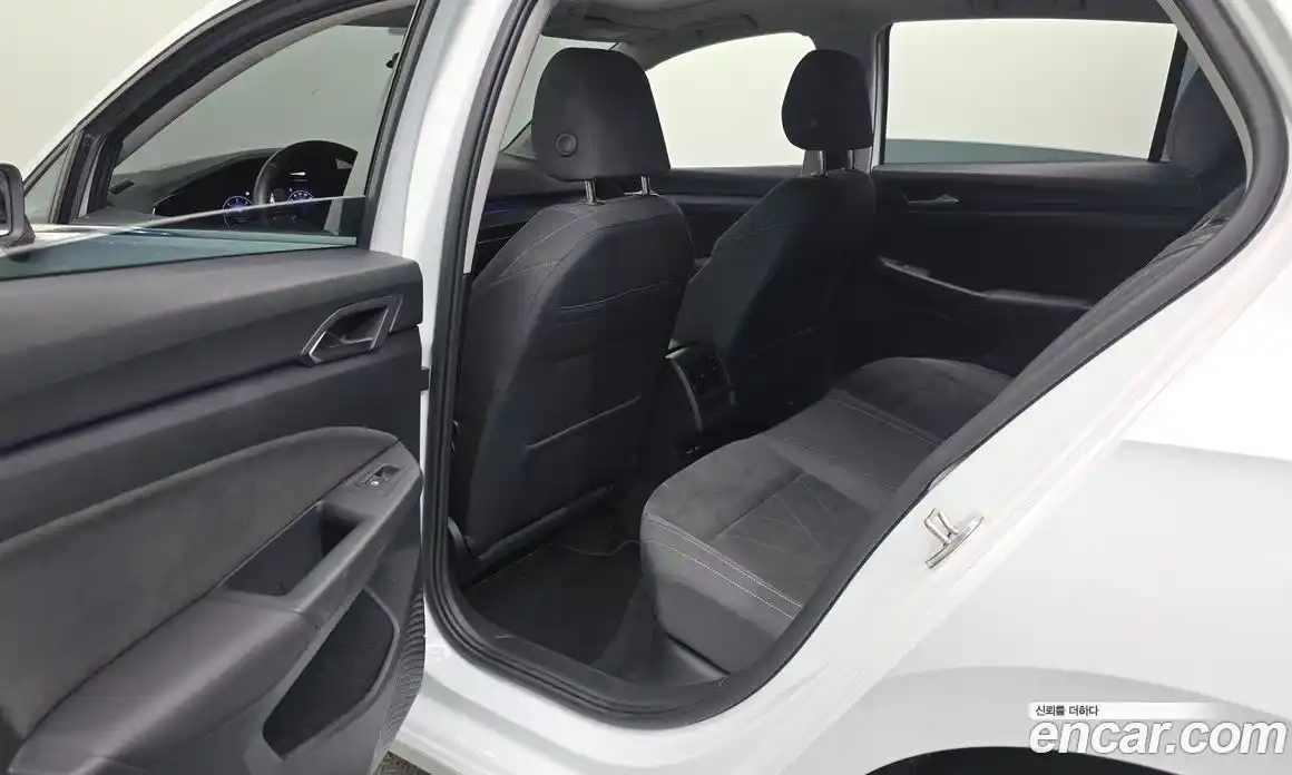 Volkswagen Golf 2023 2.0 Автомат в Москве № 168892, фото 18