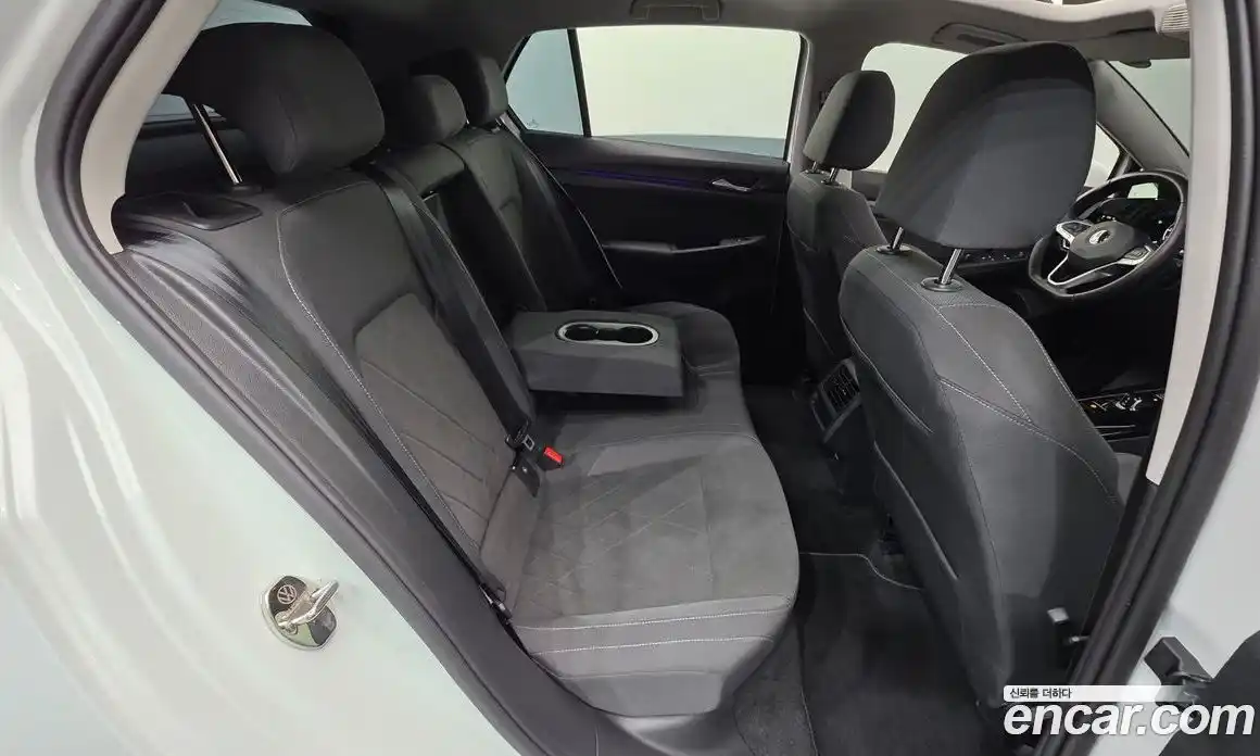 Volkswagen Golf 2023 2.0 Автомат в Москве № 168892, фото 19