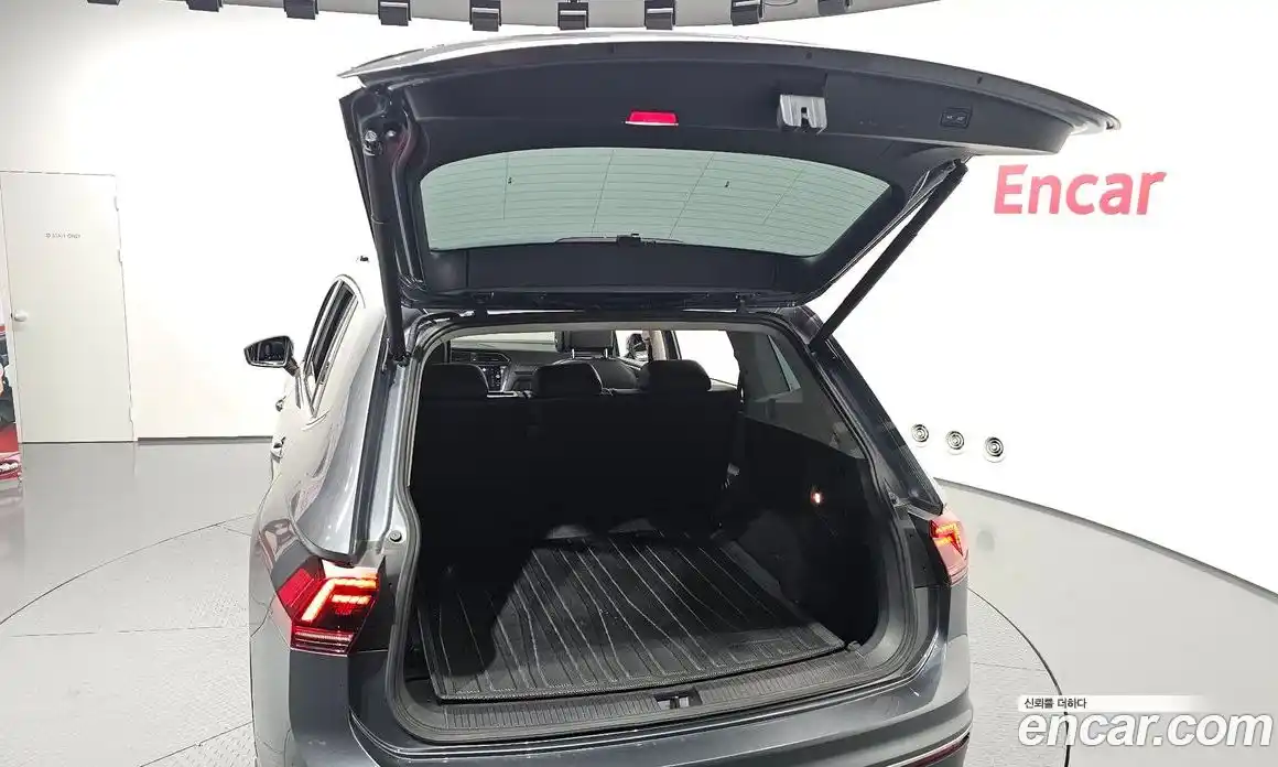 Volkswagen Tiguan 2018 2.0 Автомат в Москве № 168911, фото 3